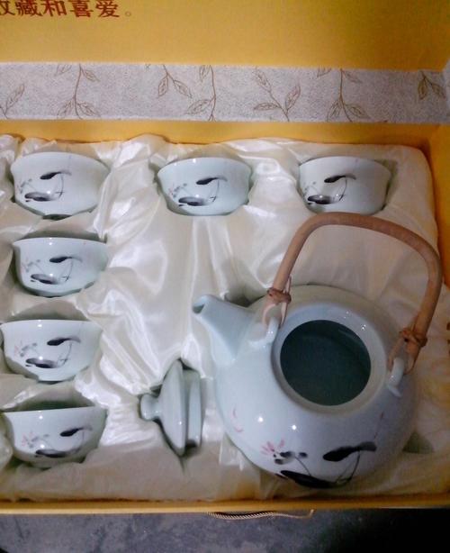 请注意:本图片来自博山陶瓷有限责任公司提供的7头 茶具其釉色青如玉