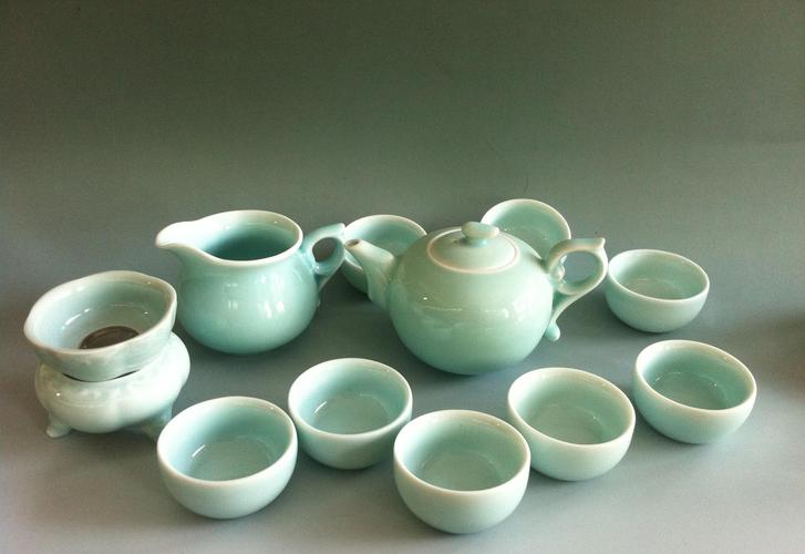 请注意:本图片来自龙泉市三星青瓷厂提供的龙泉青瓷12头功夫茶具产品